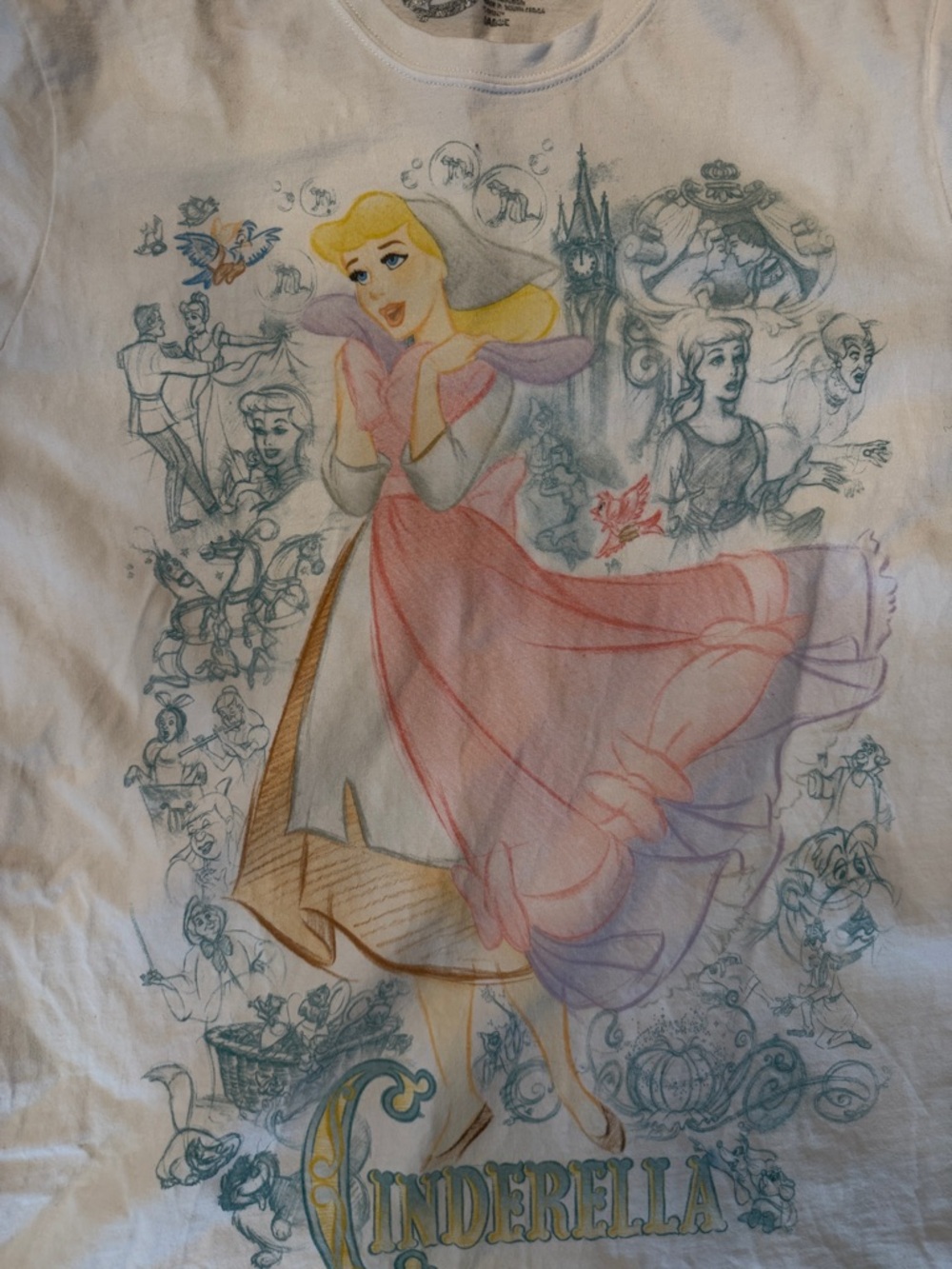 Disney White women’s Tee with Pink & Purple Cinderella Graphic large - Picture 2 of 4